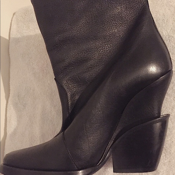 ✨ THEYSKENS' THEORY Black Metal Leather Booties - Picture 3 of 5